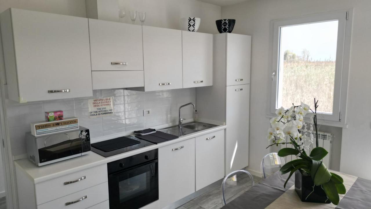 فندق La Brise مارينا دي بييتراسانْت المظهر الخارجي الصورة