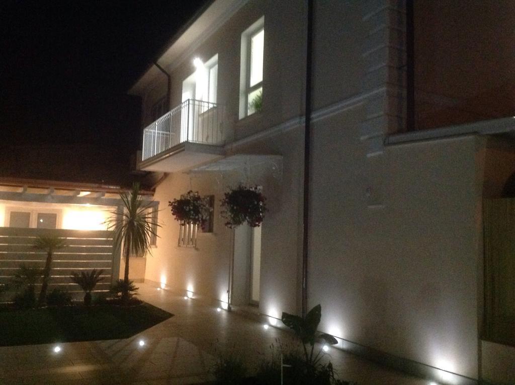فندق La Brise مارينا دي بييتراسانْت المظهر الخارجي الصورة